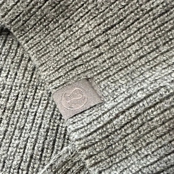 lululemon athletica Men's Charcoal Crewneck Sweater - Picture 6 of 14
